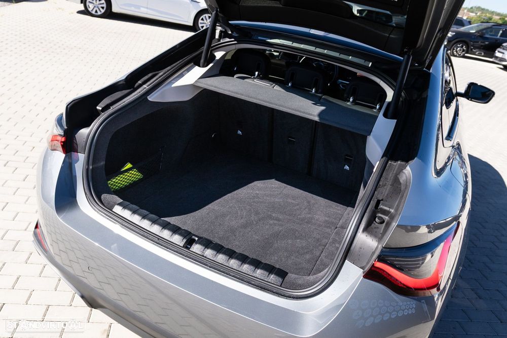 BMW i4 eDrive35 - 12