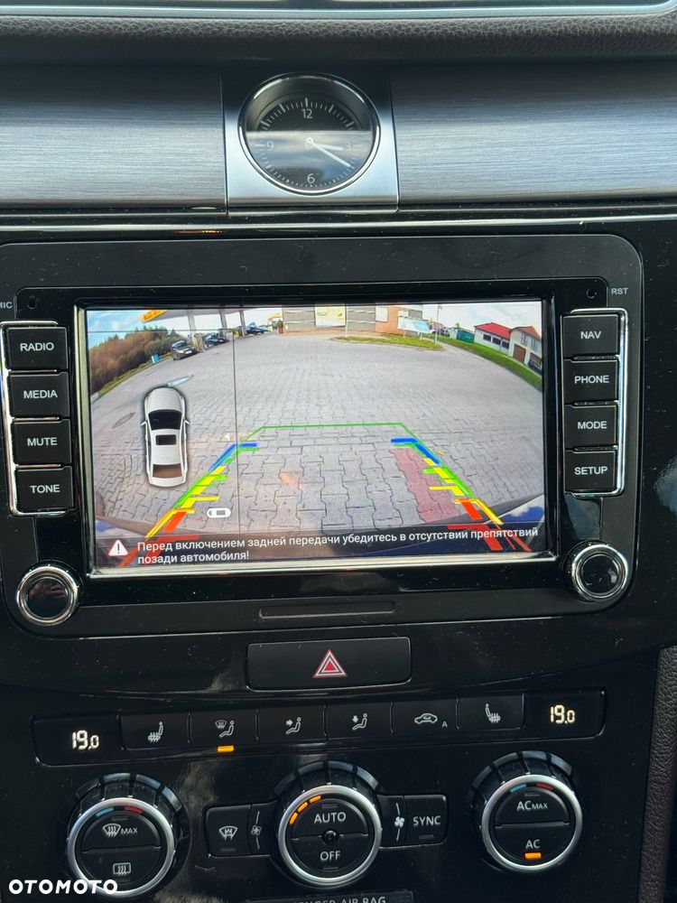 Volkswagen Passat 2.0 TDI Comfortline DSG - 13
