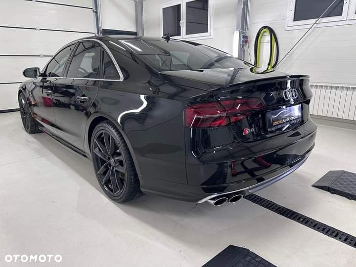 Audi S8 - 8