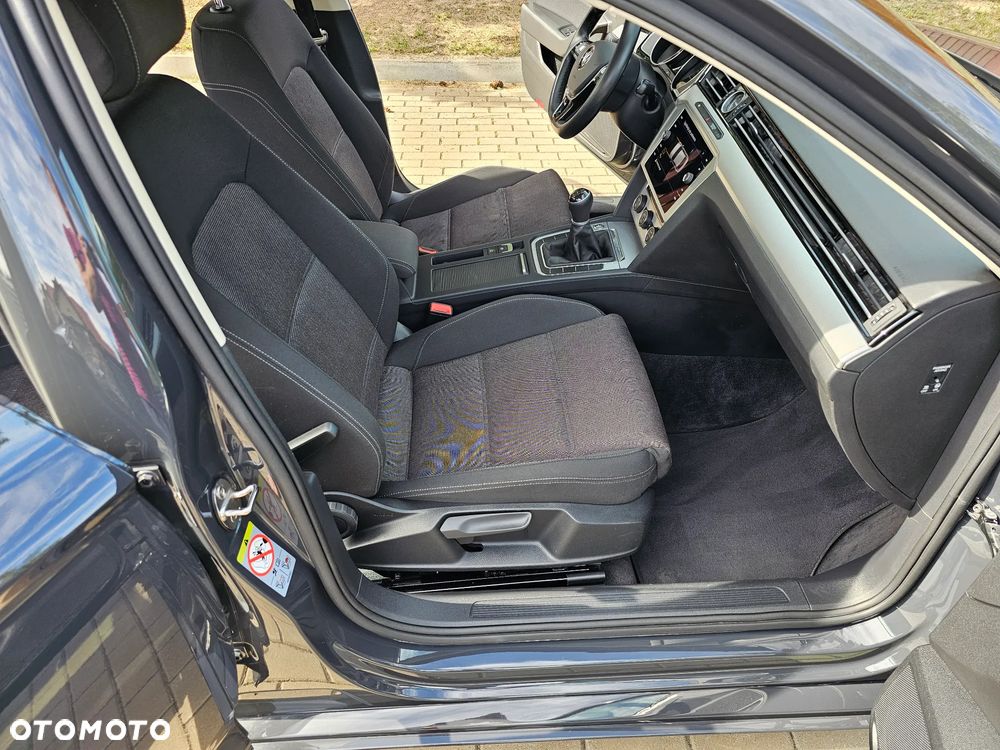 Volkswagen Passat 2.0 TDI BMT Comfortline - 12