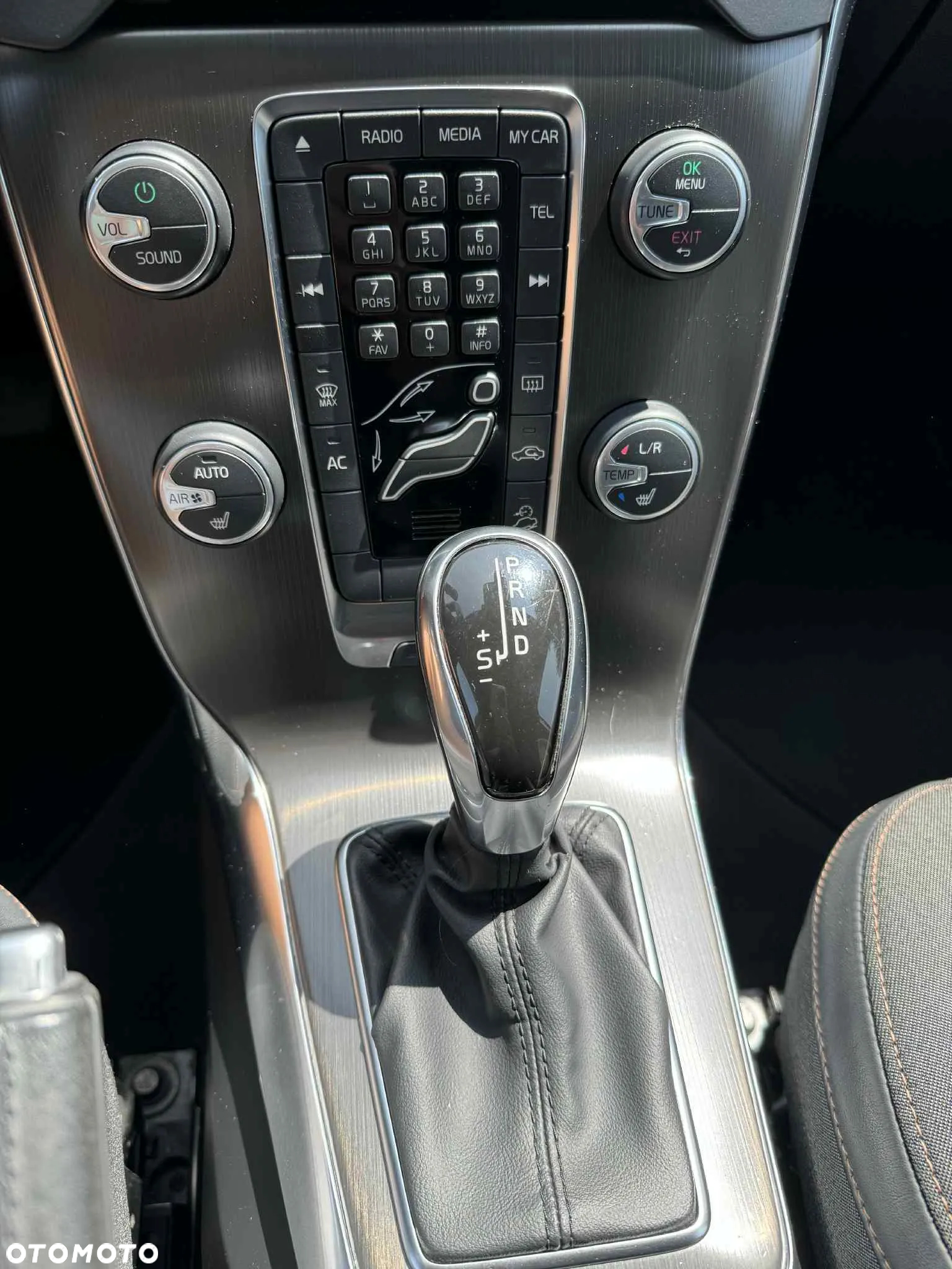Volvo V40 Cross Country T4 AWD Momentum - 24