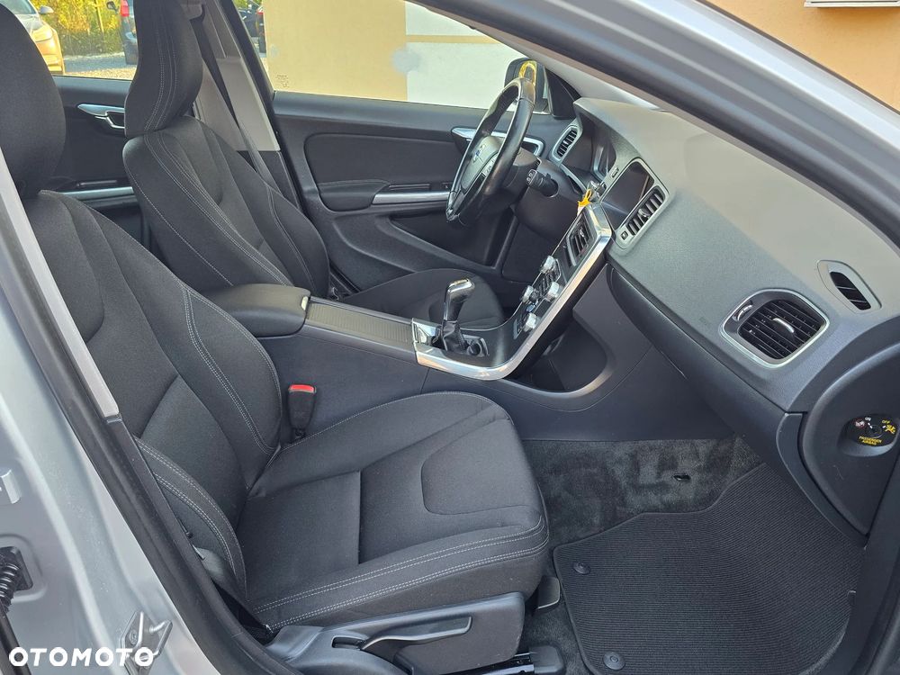 Volvo V60 D4 Momentum - 23