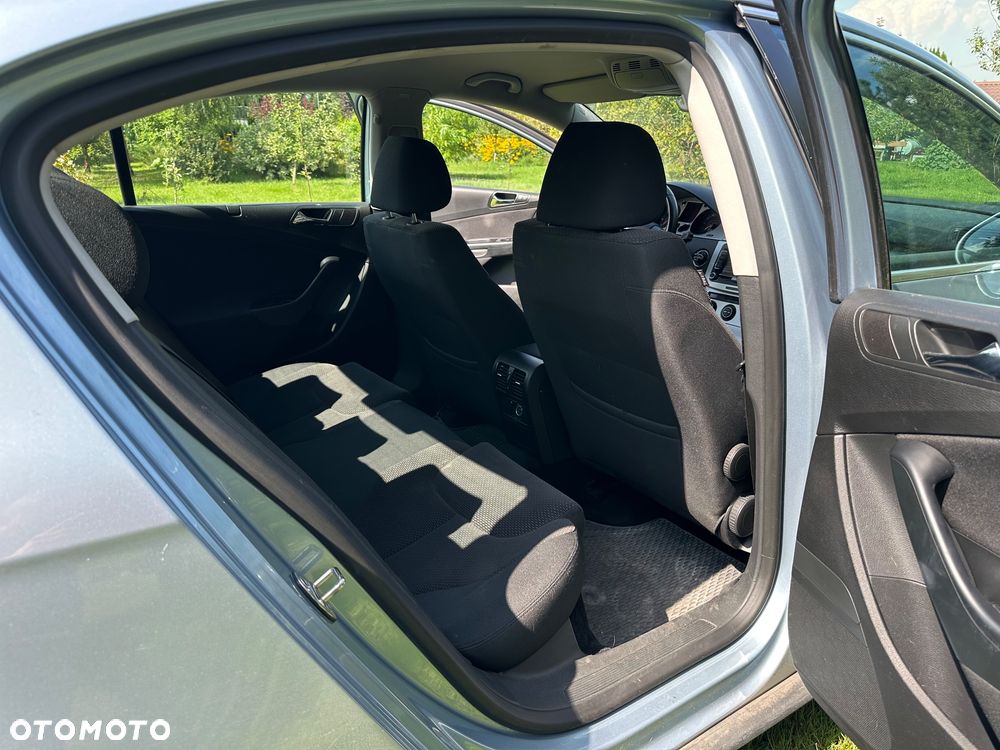 Volkswagen Passat 2.0 TDI DPF Comfortline - 11