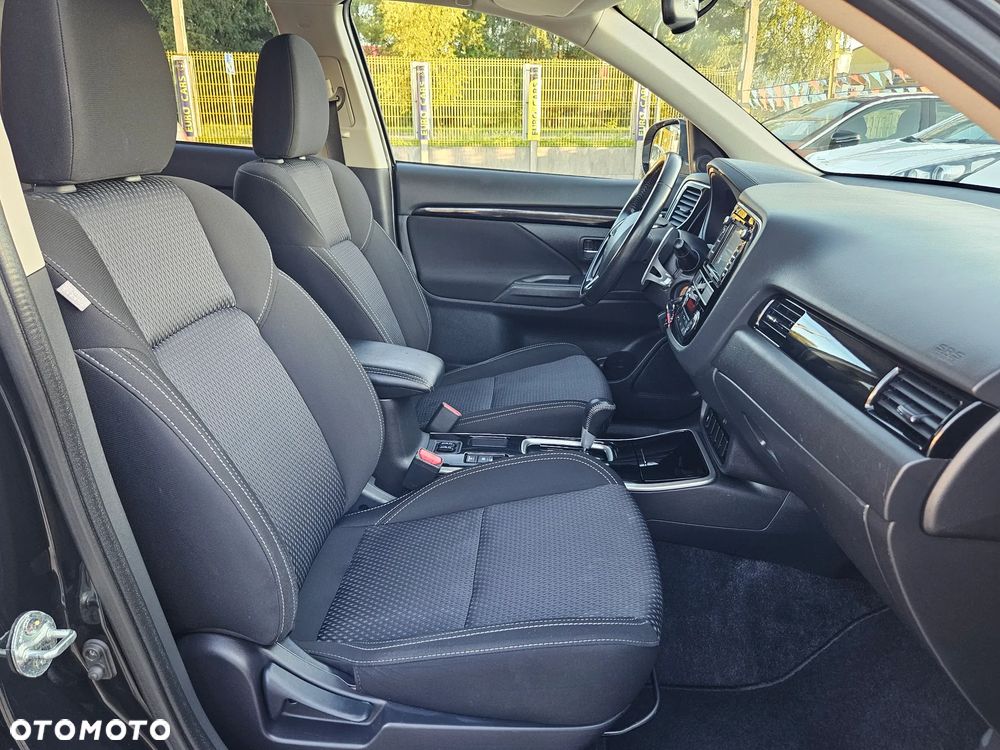 Mitsubishi Outlander 2.0 Instyle Navi CVT - 22