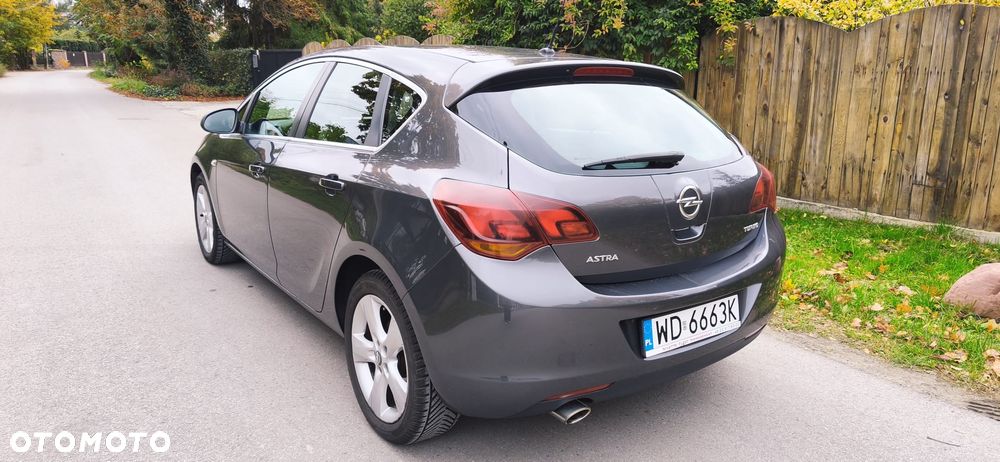 Opel Astra 2011 photo 5