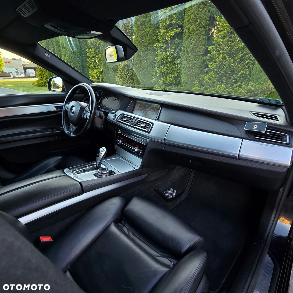 BMW Seria 7 740d xDrive - 28