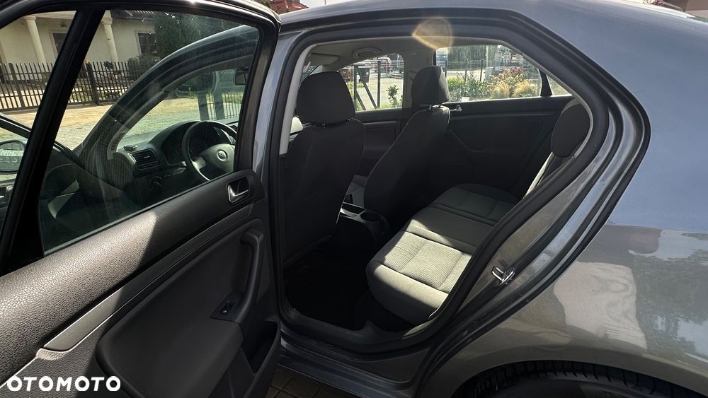 Volkswagen Jetta 1.9 TDI Trendline - 21