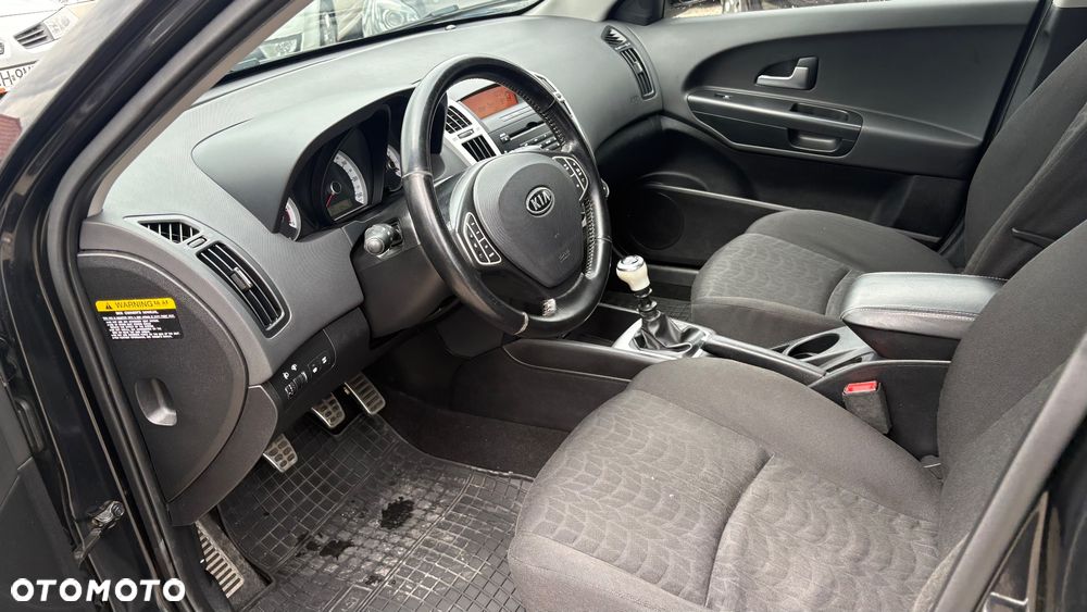 Kia Ceed - 23