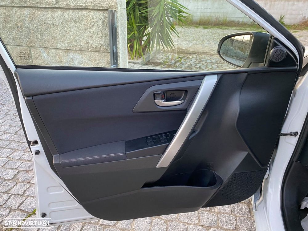 Toyota Auris 1.8 HSD Comfort - 17