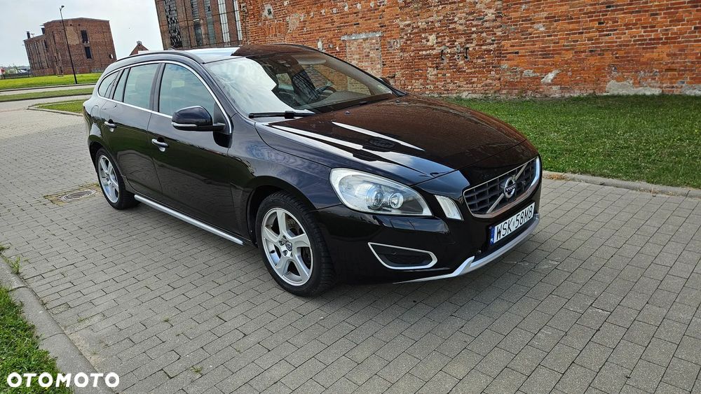 Volvo V60 2.0T R-Design - 16