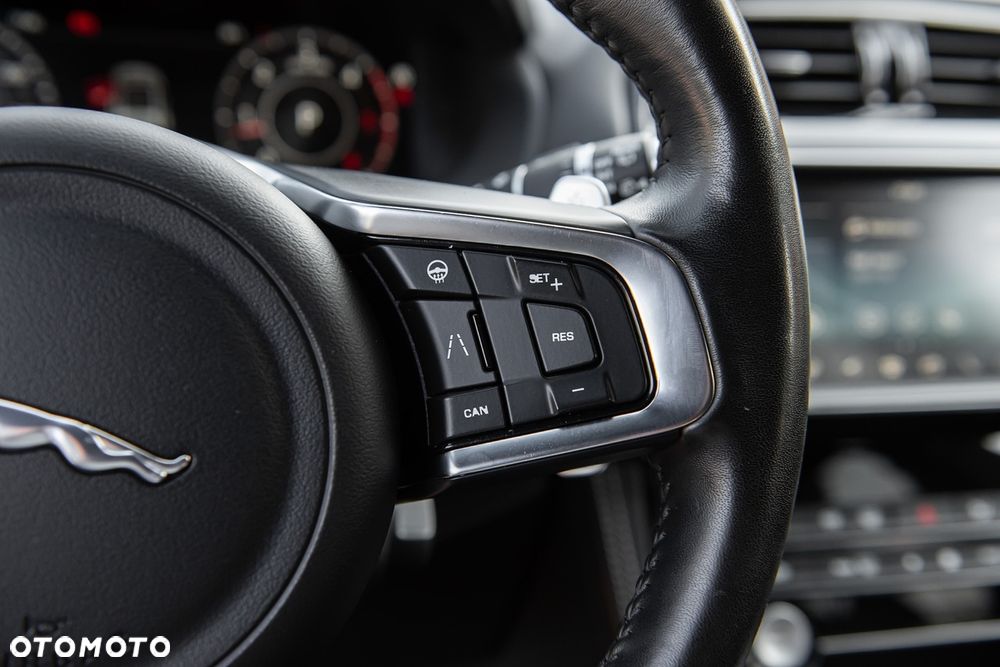 Jaguar F-Pace 2.0 i4D AWD R-Sport - 23