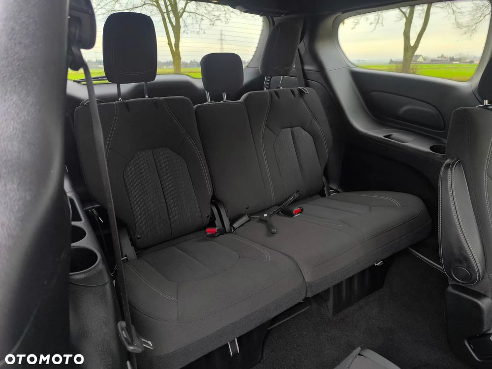 Chrysler Pacifica - 13