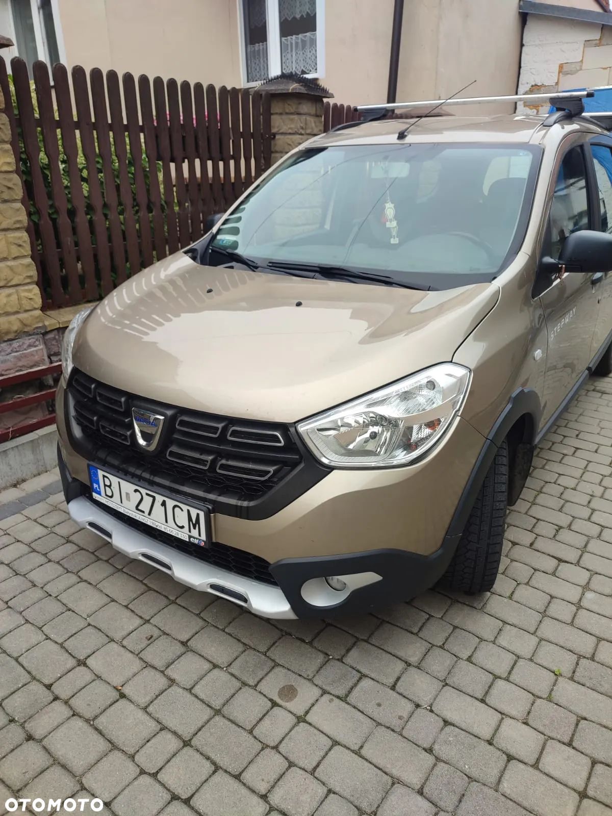 Dacia Lodgy 1.6 SCe Stepway S&S - 1