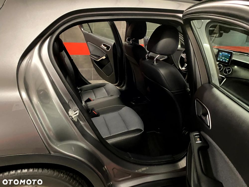 Mercedes-Benz GLA 180 d 7G-DCT Urban - 21