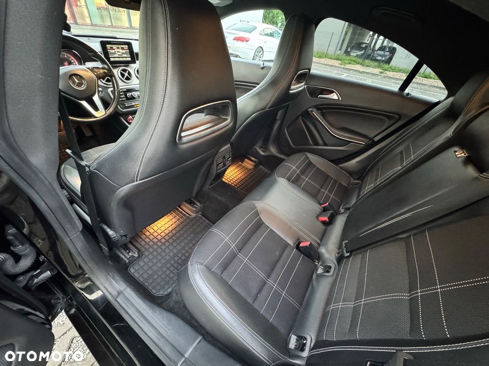 Mercedes-Benz CLA 180 7G-DCT - 36