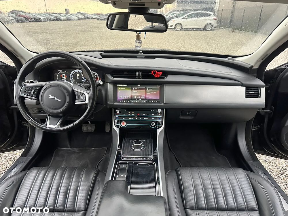 Jaguar XF 3.0 TDV6 300 Sport - 6