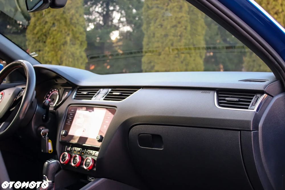 Skoda Octavia 2.0 TDI DSG RS - 22