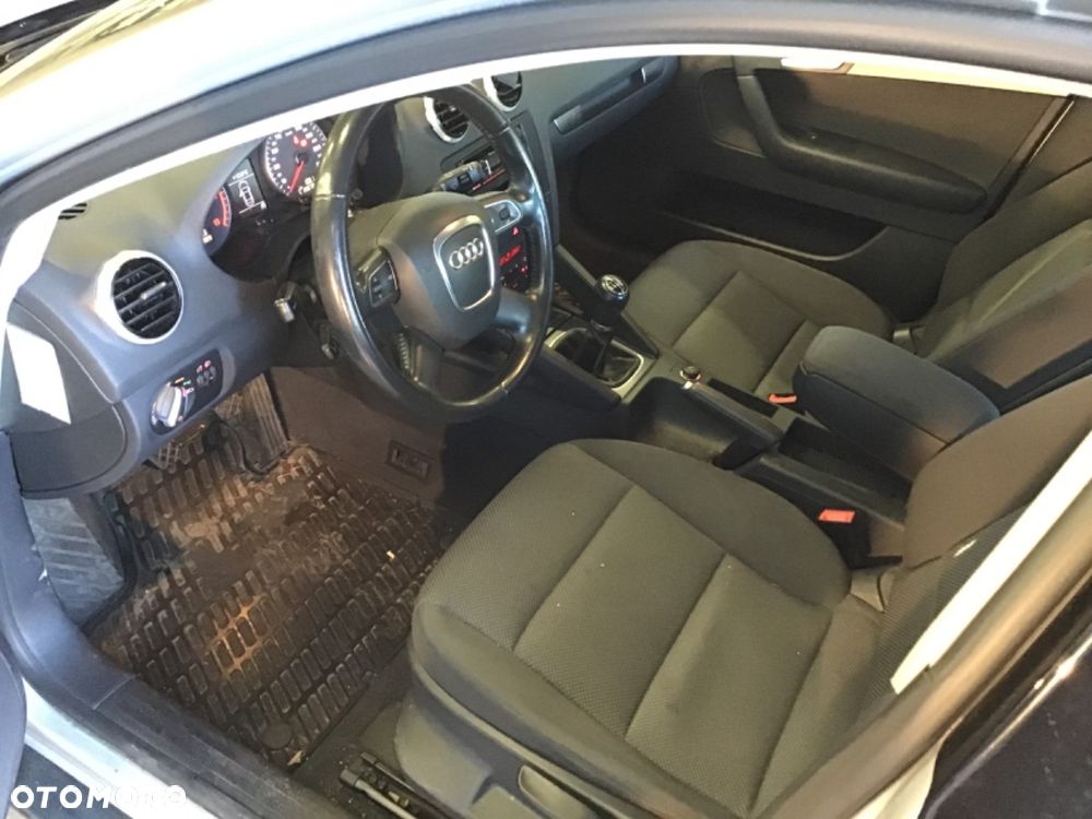 Audi A3 Sportback 1.6 TDI DPF Attraction - 8