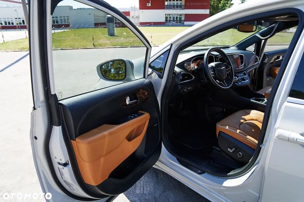 Chrysler Pacifica - 2