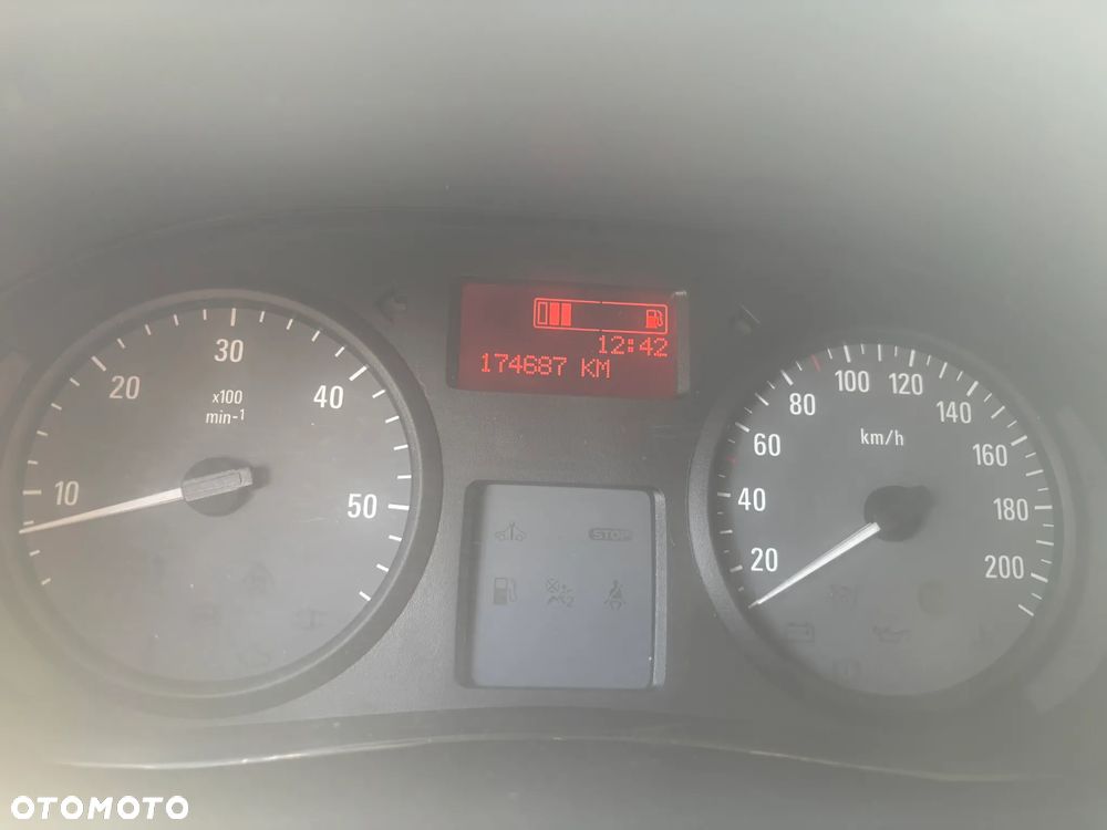 Opel Vivaro - 11