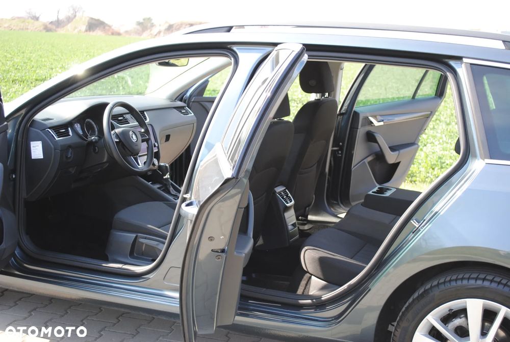 Skoda Octavia 1.5 TSI ACT Style DSG - 6