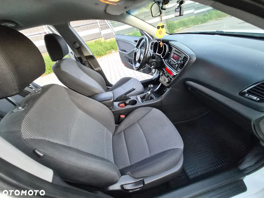 Kia Optima 2.0 M - 12