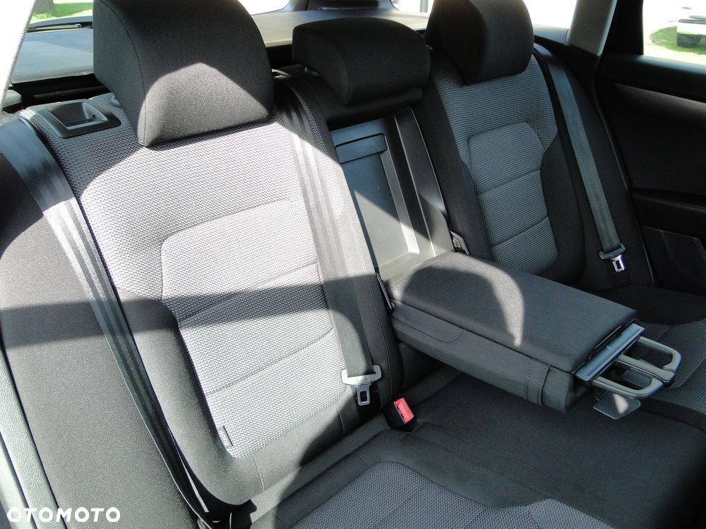 Volkswagen Passat 2.0 TDI Comfortline - 12