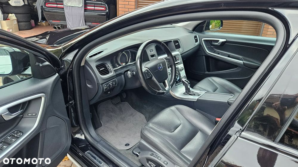 Volvo V60 Cross Country - 23