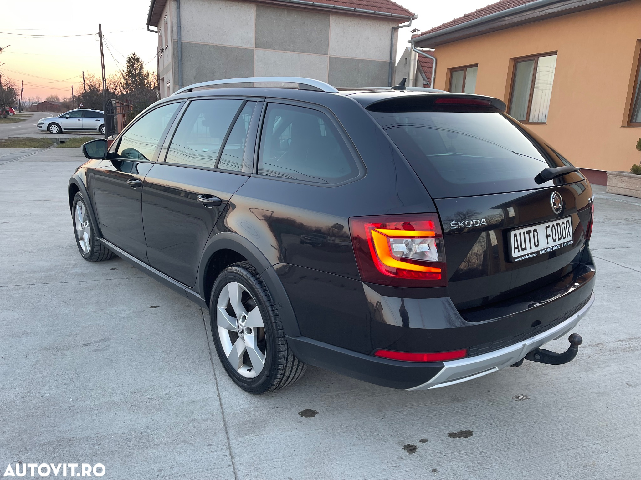 Skoda Octavia 2.0 TDI 4x4 DSG Scout - 4