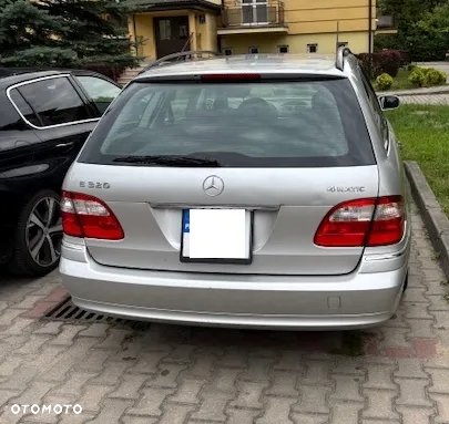 Mercedes-Benz Klasa E 320 4-Matic T Classic - 5