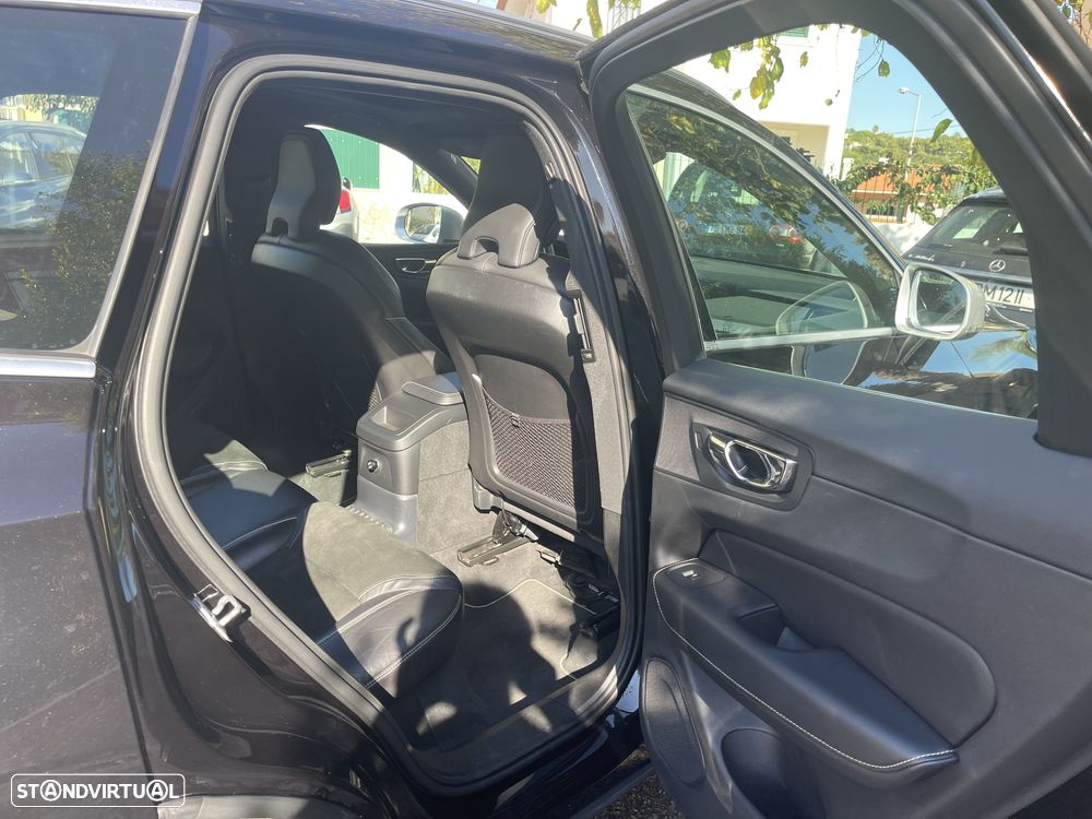 Volvo XC 60 2.0 T8 PHEV R-Design AWD - 12