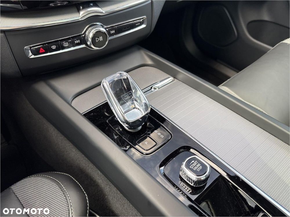 Volvo XC 60 T6 Plug-In Hybrid AWD Plus Dark - 15