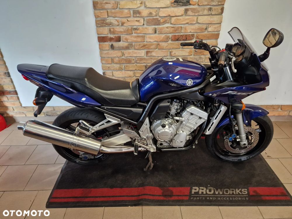 Yamaha FZS - 28