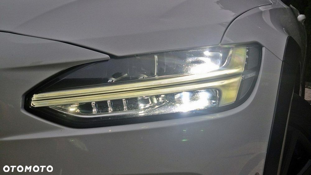 Volvo V90 Cross Country - 3