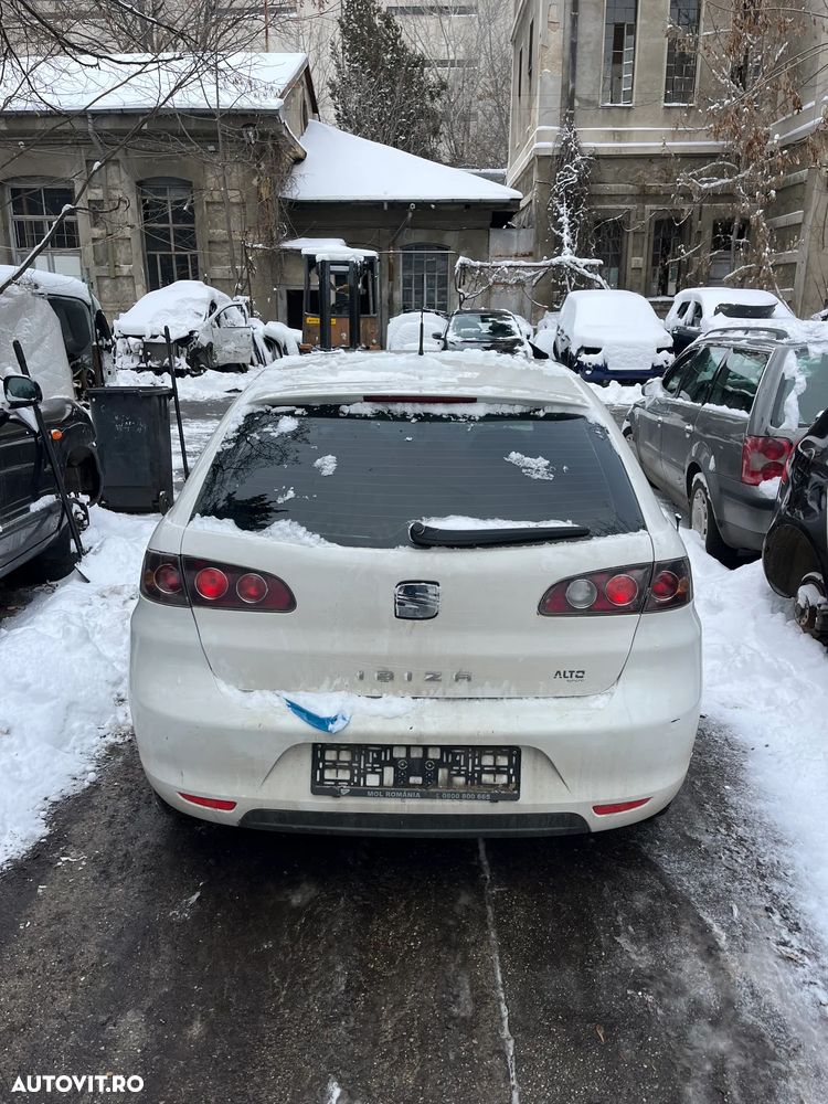 Dezmembrez Seat Ibiza 2008 alb 4 usi 1,4 benzina BXW - 9