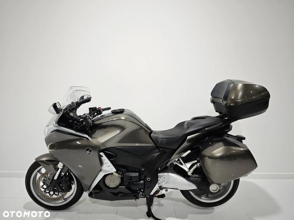 Honda VFR - 4