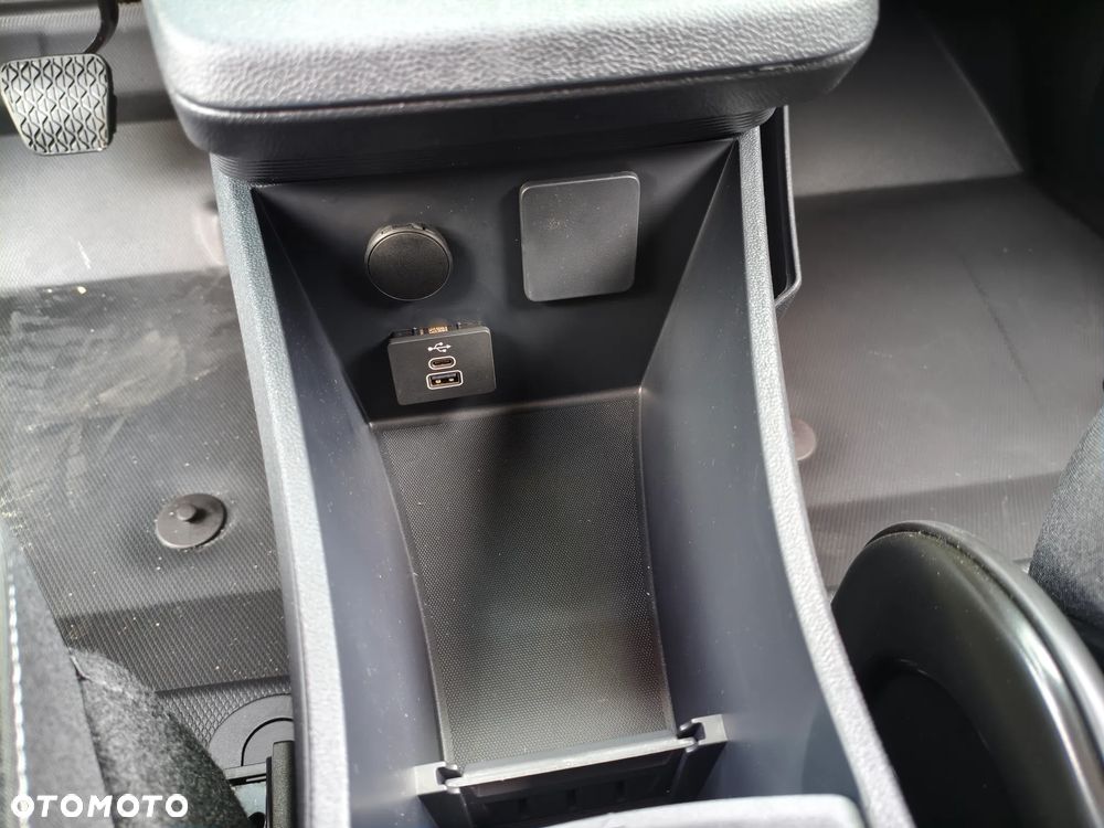 Ford Transit Courier Elektryczny - 23