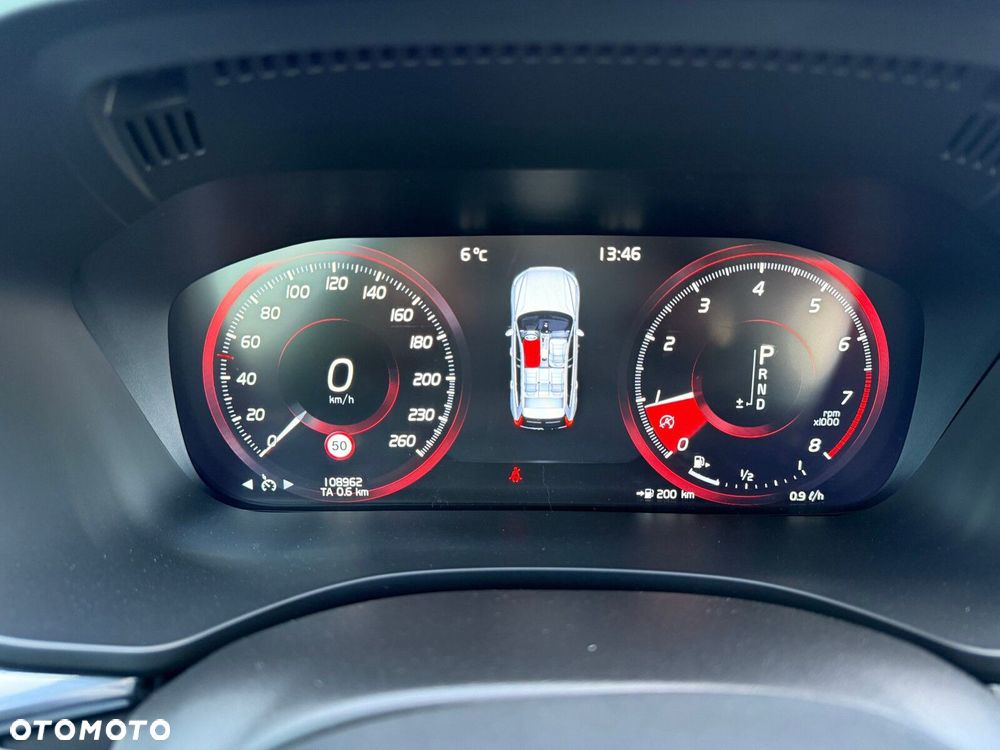 Volvo XC 60 T4 Momentum Pro - 22