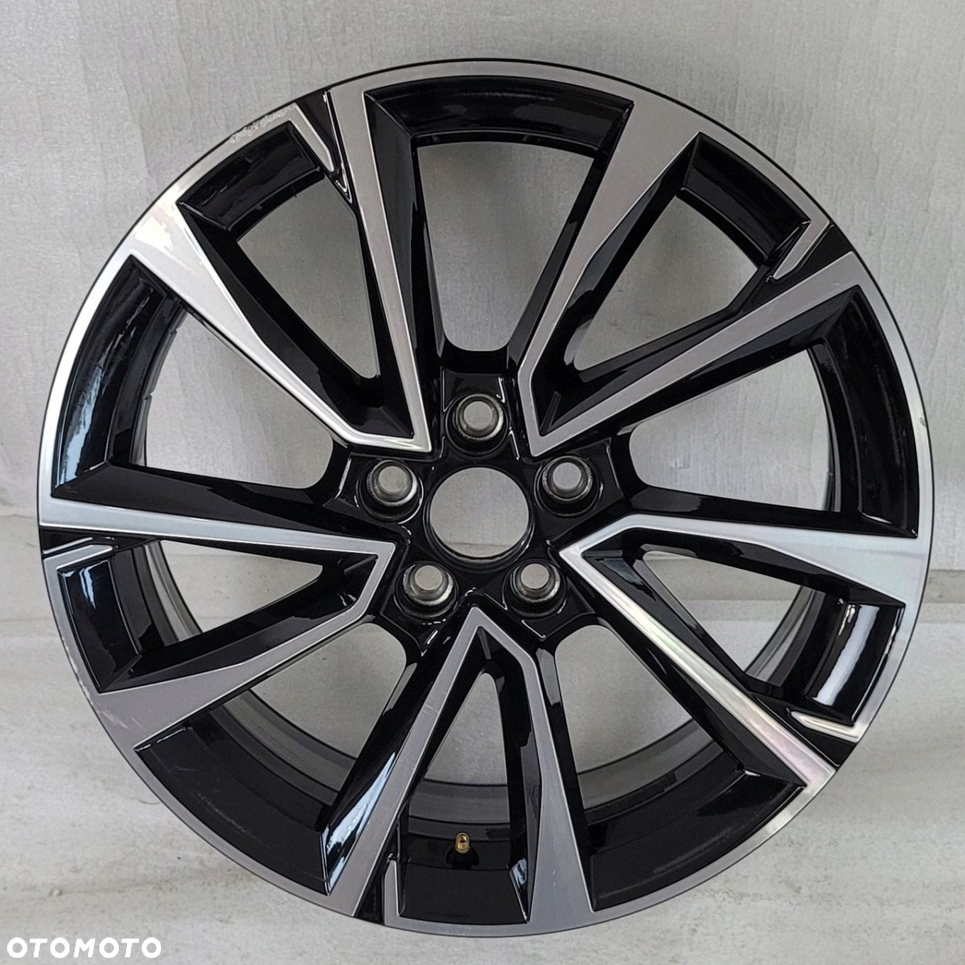 FELGA SKODA FABIA IV 2021- 7X17 ET51 5X100 6VA601025 - 2