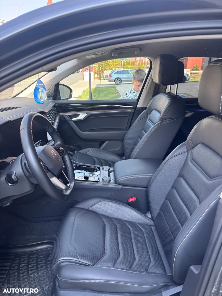 Volkswagen Touareg V6 TDI 4MOTION Elegance - 8