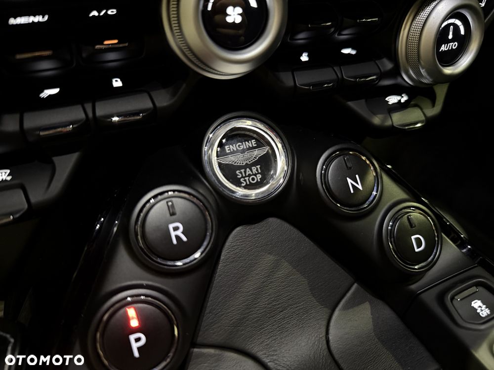 Aston Martin Vantage - 18
