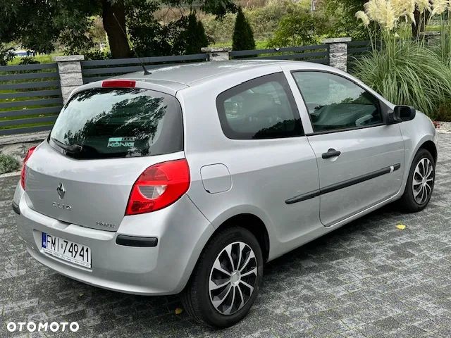 Renault Clio 1.2 16V Authentique - 4
