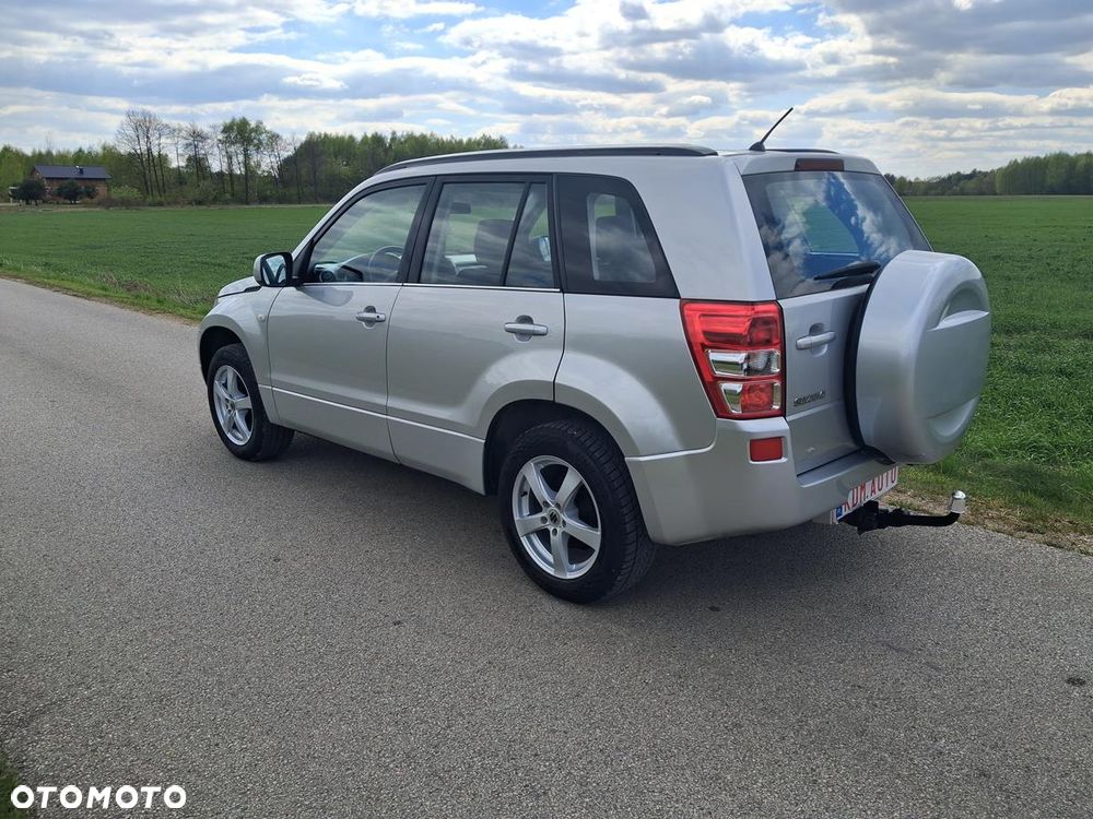Suzuki Grand Vitara 2.0 - 9
