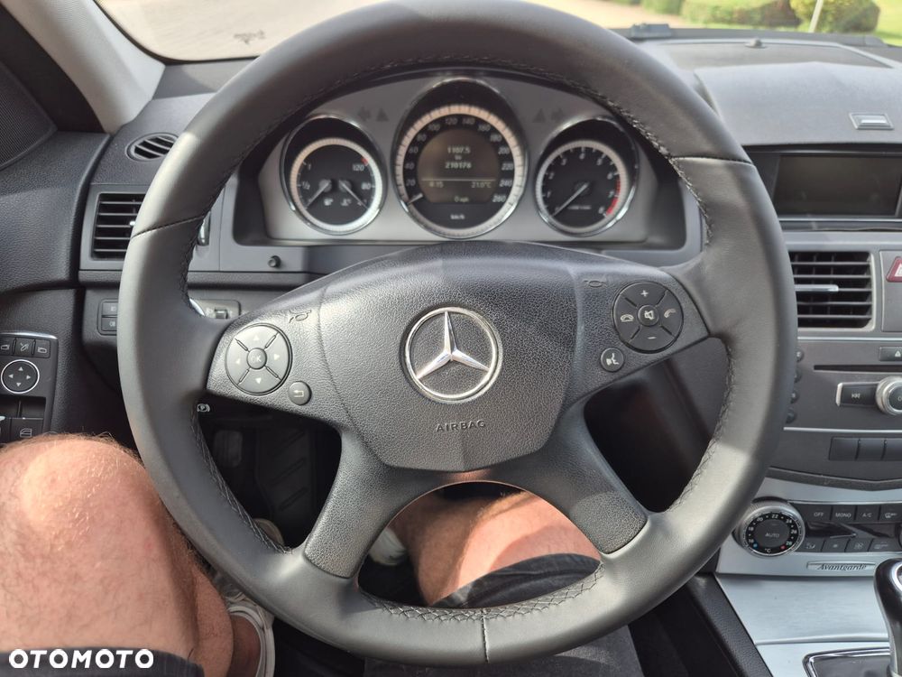 Mercedes-Benz Klasa C 180 CGI BlueEFFICIENCY Avantgarde - 8
