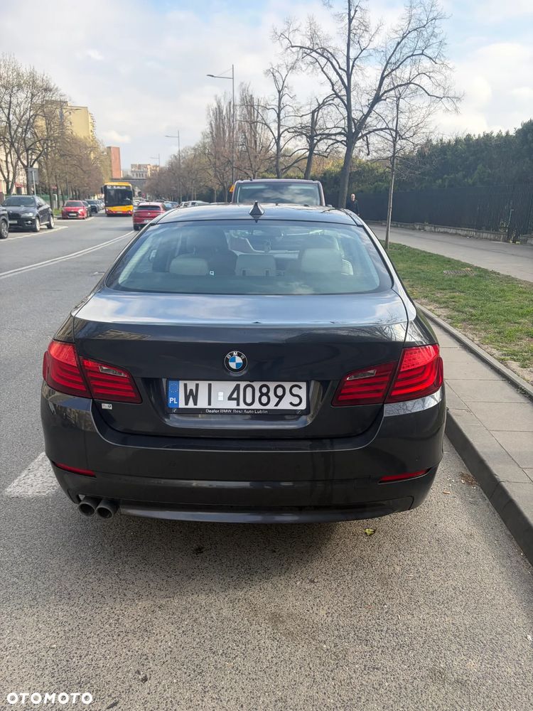 BMW Seria 5 525d xDrive - 11