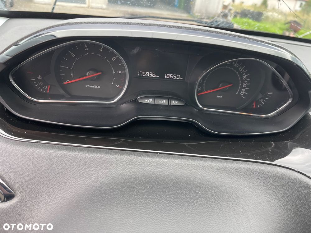 Peugeot 208 82 PureTech Style - 12