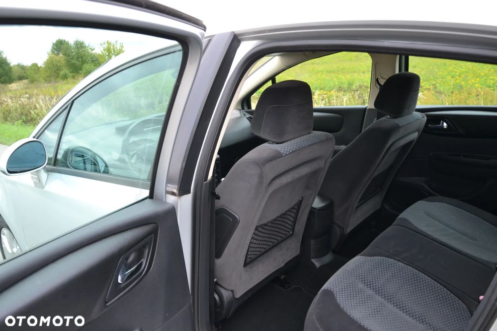 Citroën C4 1.6 16V Confort - 6