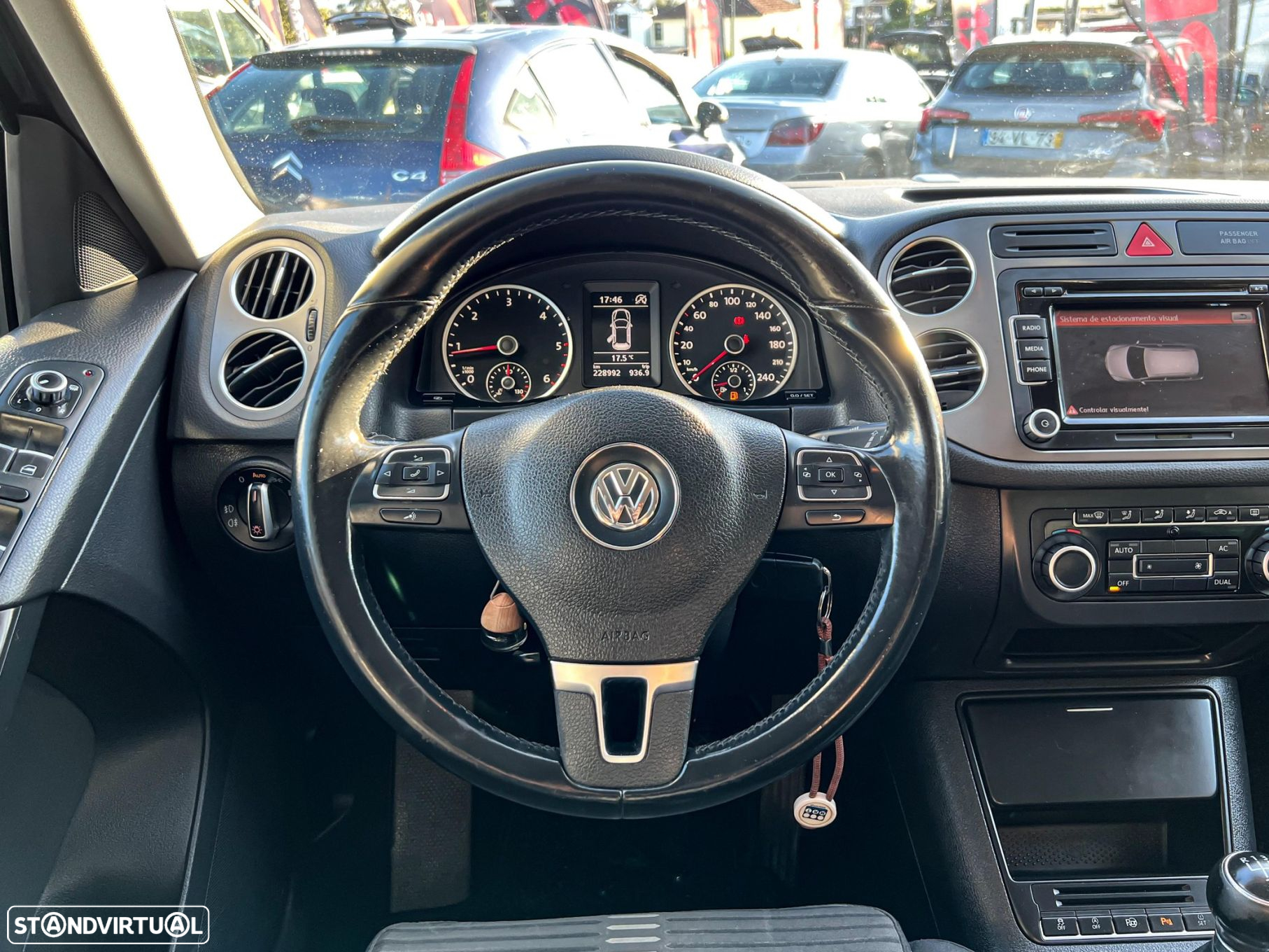 VW Tiguan 2.0 TDI Sport BlueMotion - 12