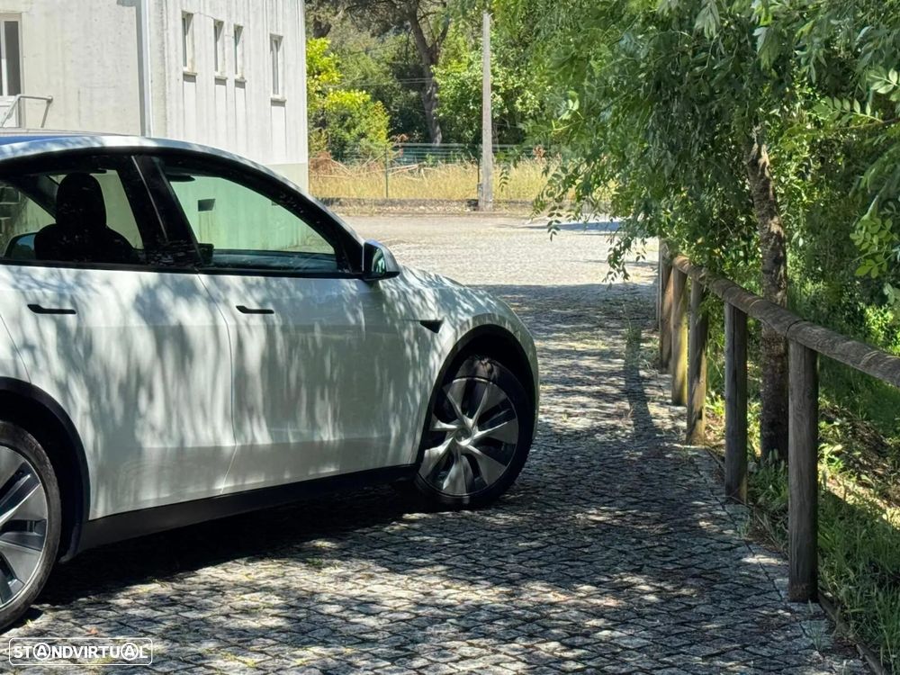 Tesla Model Y Long Range Dual Motor AWD - 5
