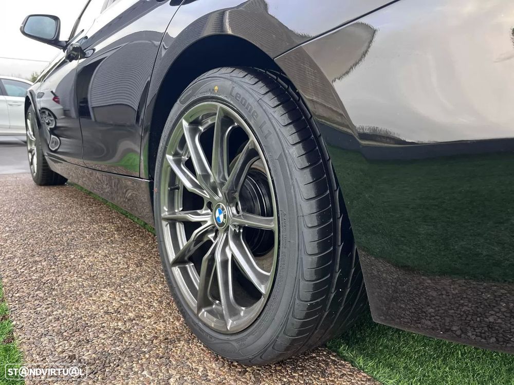 BMW 320 d Touring Aut. Sport Line - 24